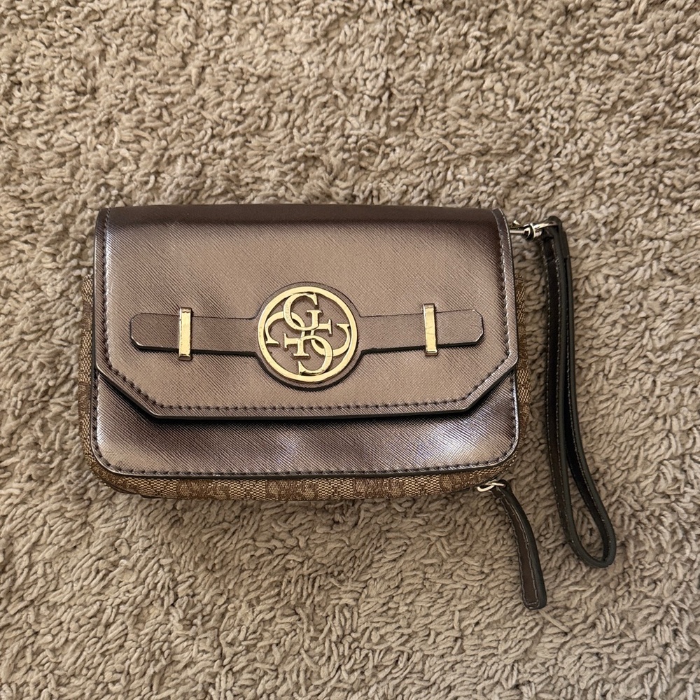 🍓 5 for $15 🍓 Guess Brown Wristlet with Gold Logo